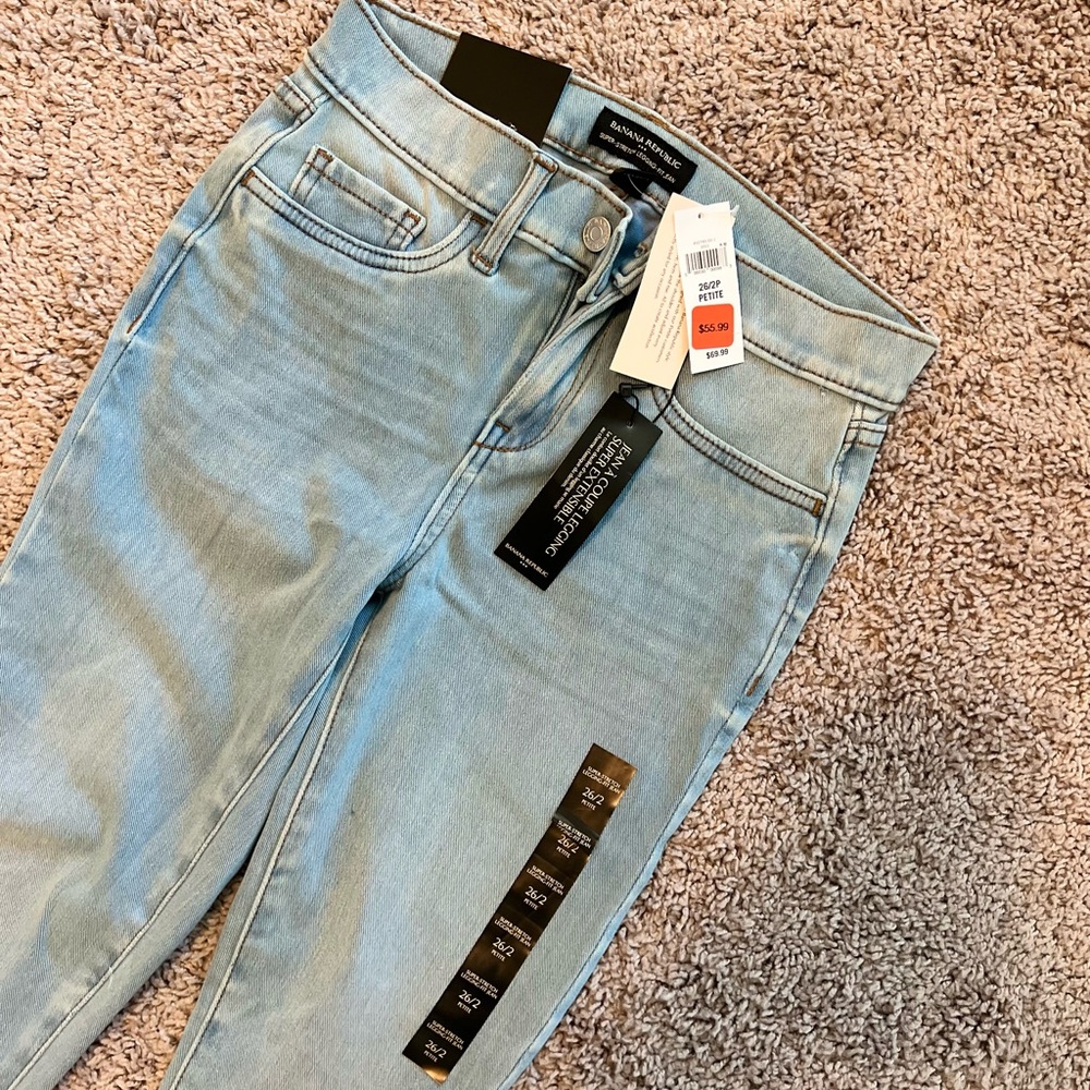 NEW Banana Republic light washed skinny jeans! Perfect for day to night!